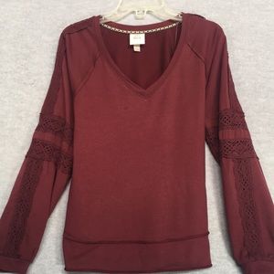 KNOX ROSE Super Soft Comfy Cozy Rich Burgundy Top with Lace Trim Sleeves